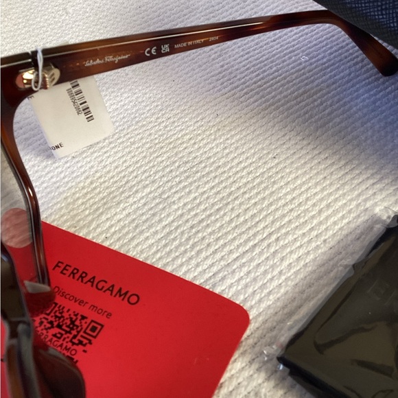 Salvatore Ferragamo Tortoise Shell Sunglasses, NWT and Case - Picture 5 of 6